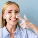 روش صحیح شستن آرایش صورت برای حفظ سلامت پوست
