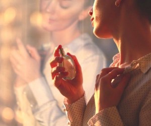 ۷ راز عطر زدن زنانی که همیشه بوی خوب میدهند + عکس